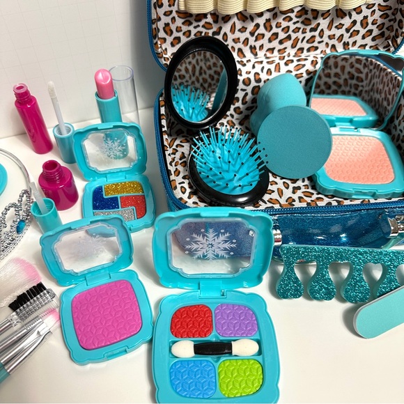 Mess Free Pretend Makeup Kit for Girls Blue Glitter Case Fake Toy Cosmetics Set - Picture 5 of 14